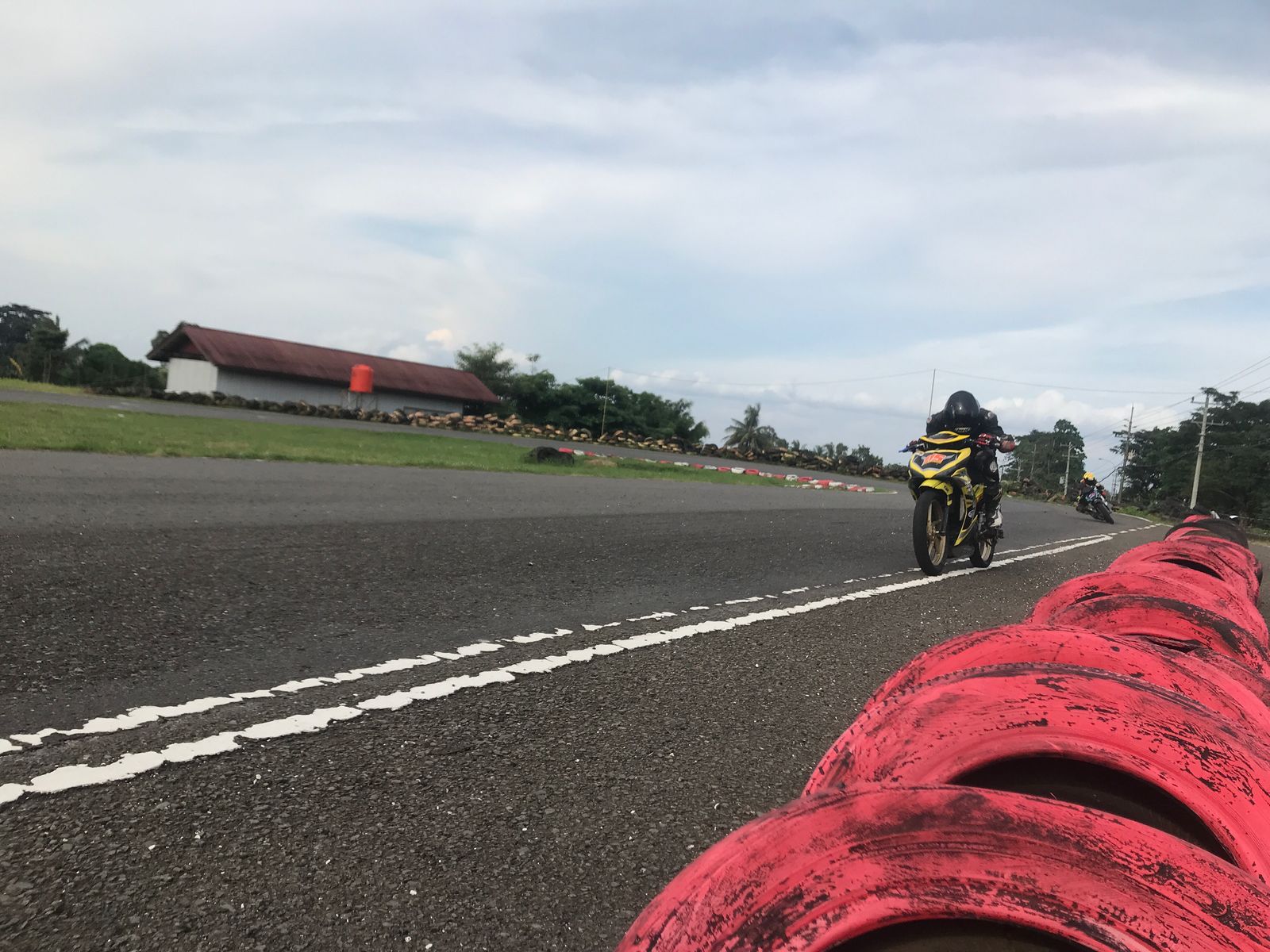 Pebalap berlatih Sirkuit Go Kart di Kampung Butuh, Kelurahan/Kecamatan Mojosongo, Boyolali.