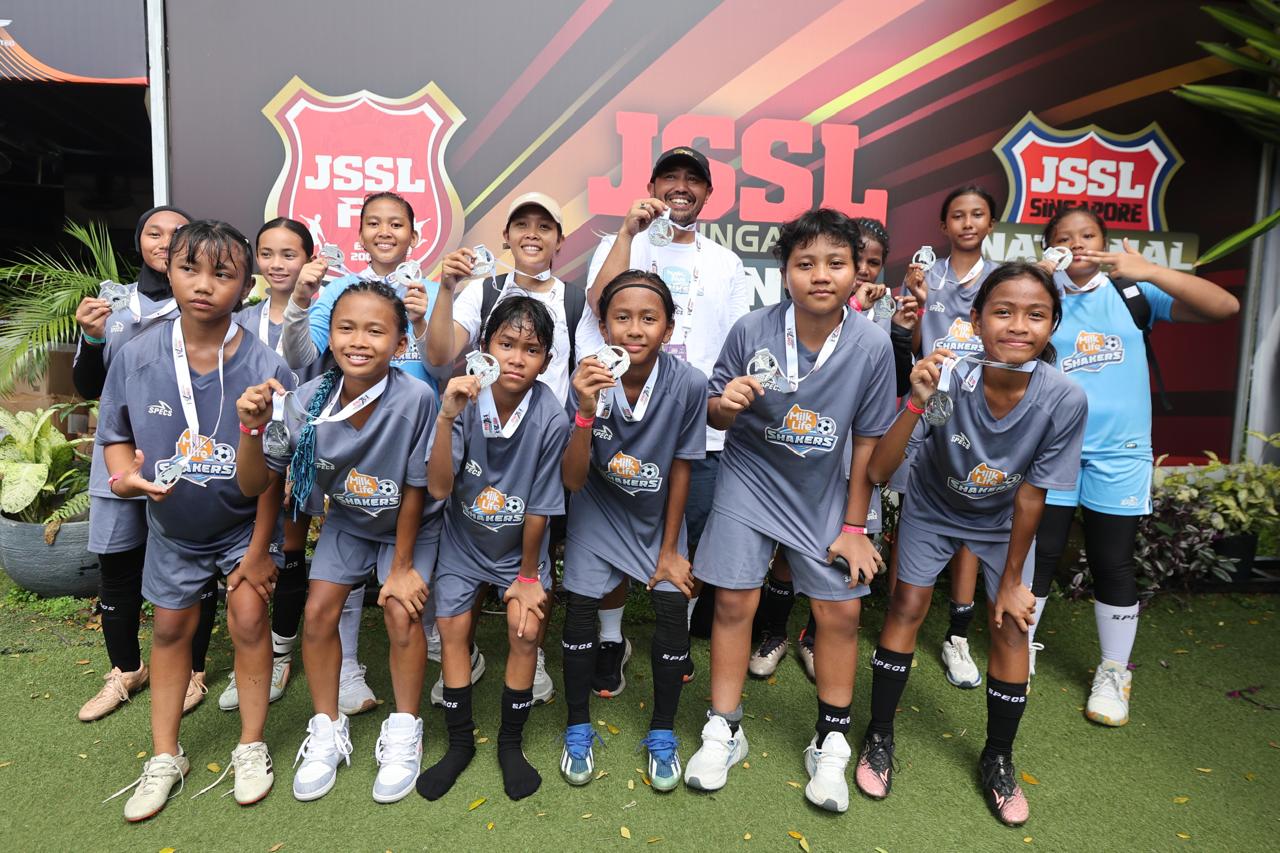 Tim I do exia U-14 dalam sebuah kejuaraan internasional di Singapura, .