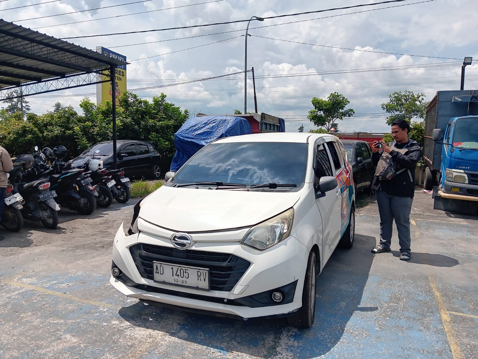 Mobil milik korban percobaan perampokan pengemudi taksi online di Karangnongko yang saat ini diamankan di Mapolres Klaten.