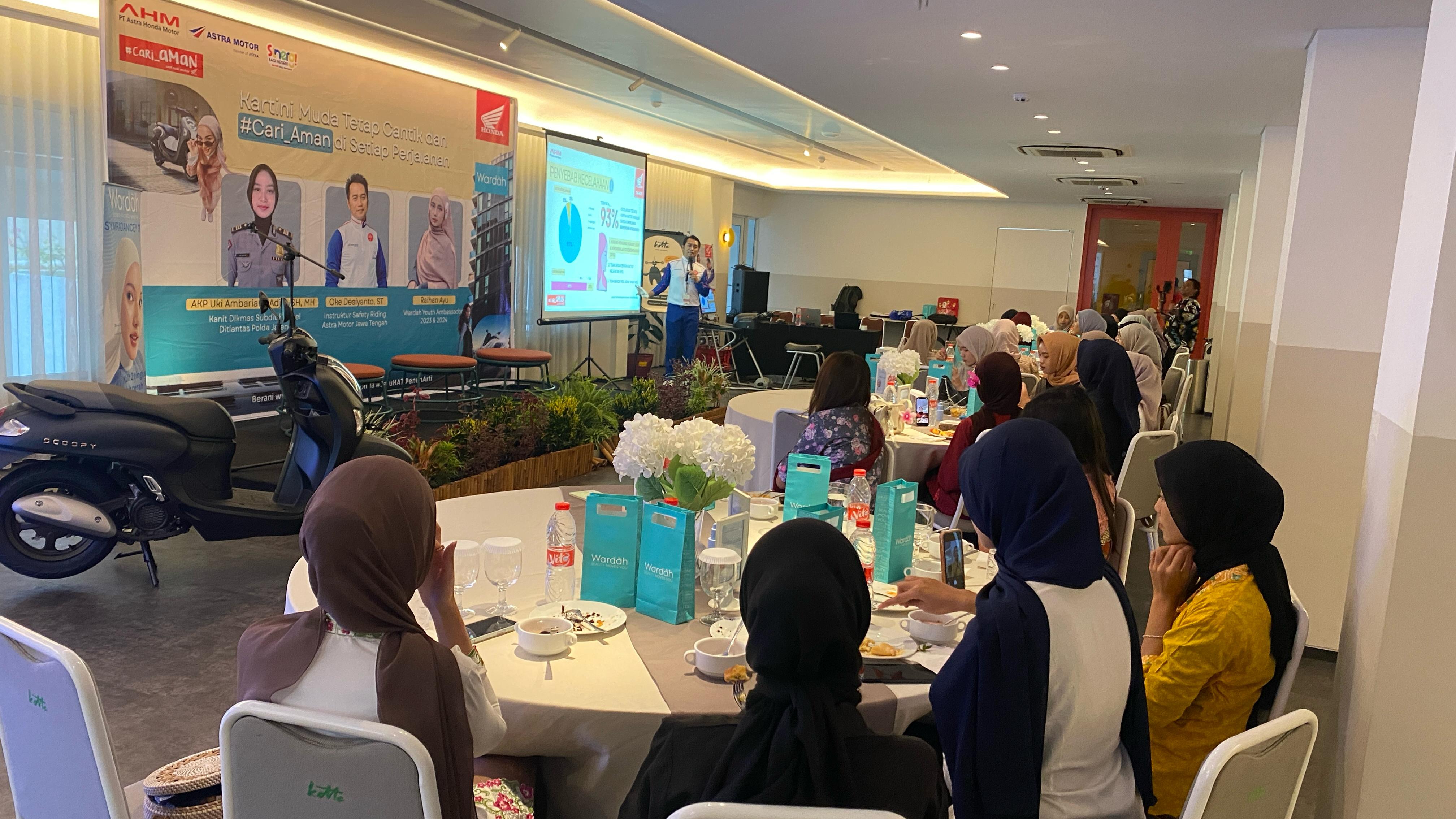Seminar inspiratif bertajuk &ldquo;Persimpangan Aman, Cantik Sampai Tujuan&rdquo; yang diselenggarakan,  Jumat (18/4/2025).