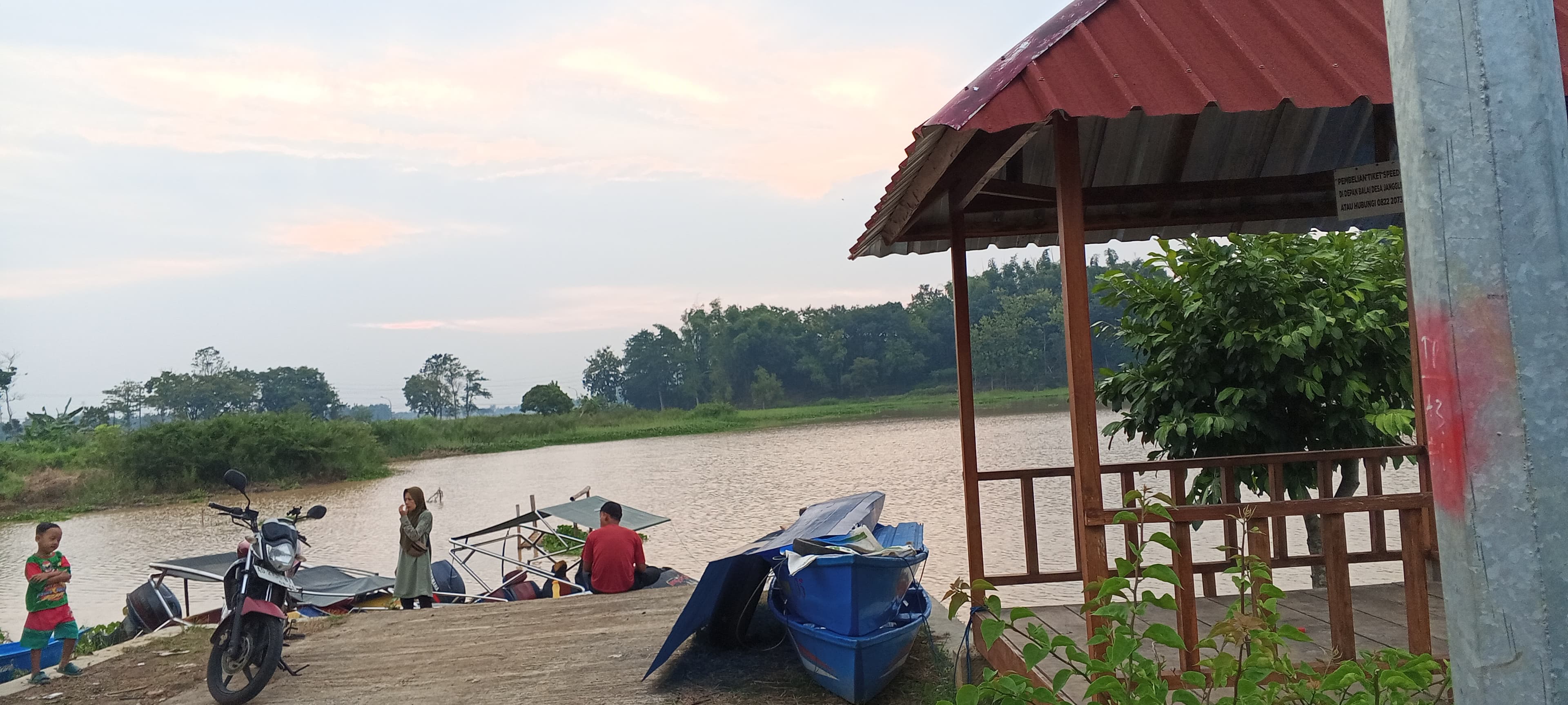 Dermaga Kampung Bengawan yang berada di Kecamatan Nguter, Kabupaten Sukoharjo.