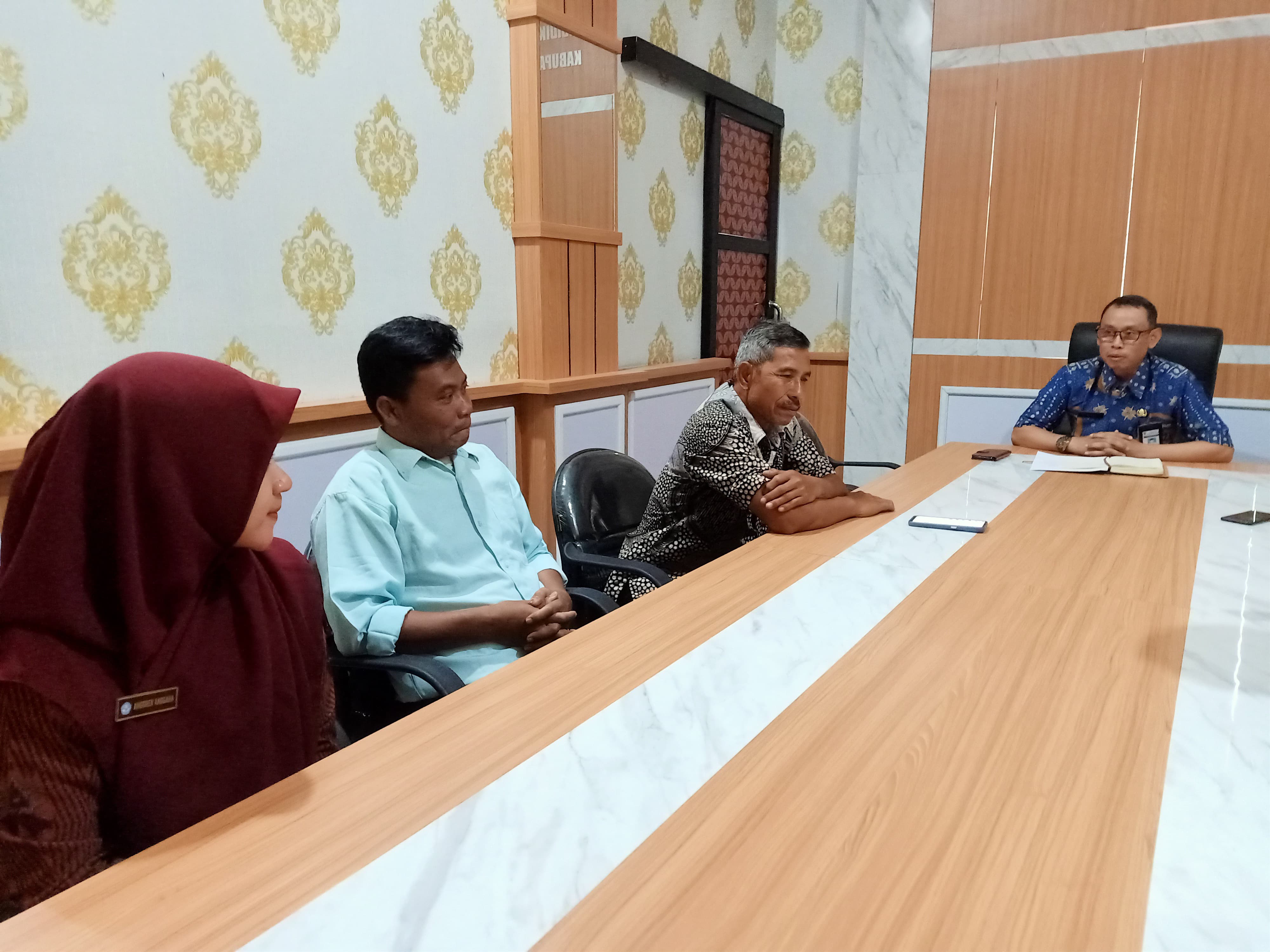 Penjelasan pihak SMP PGRI 5 Sukodono Sragen terkait video guru sekolah setempat yang memotong seragam siswanya, Selasa (22/4/2025).