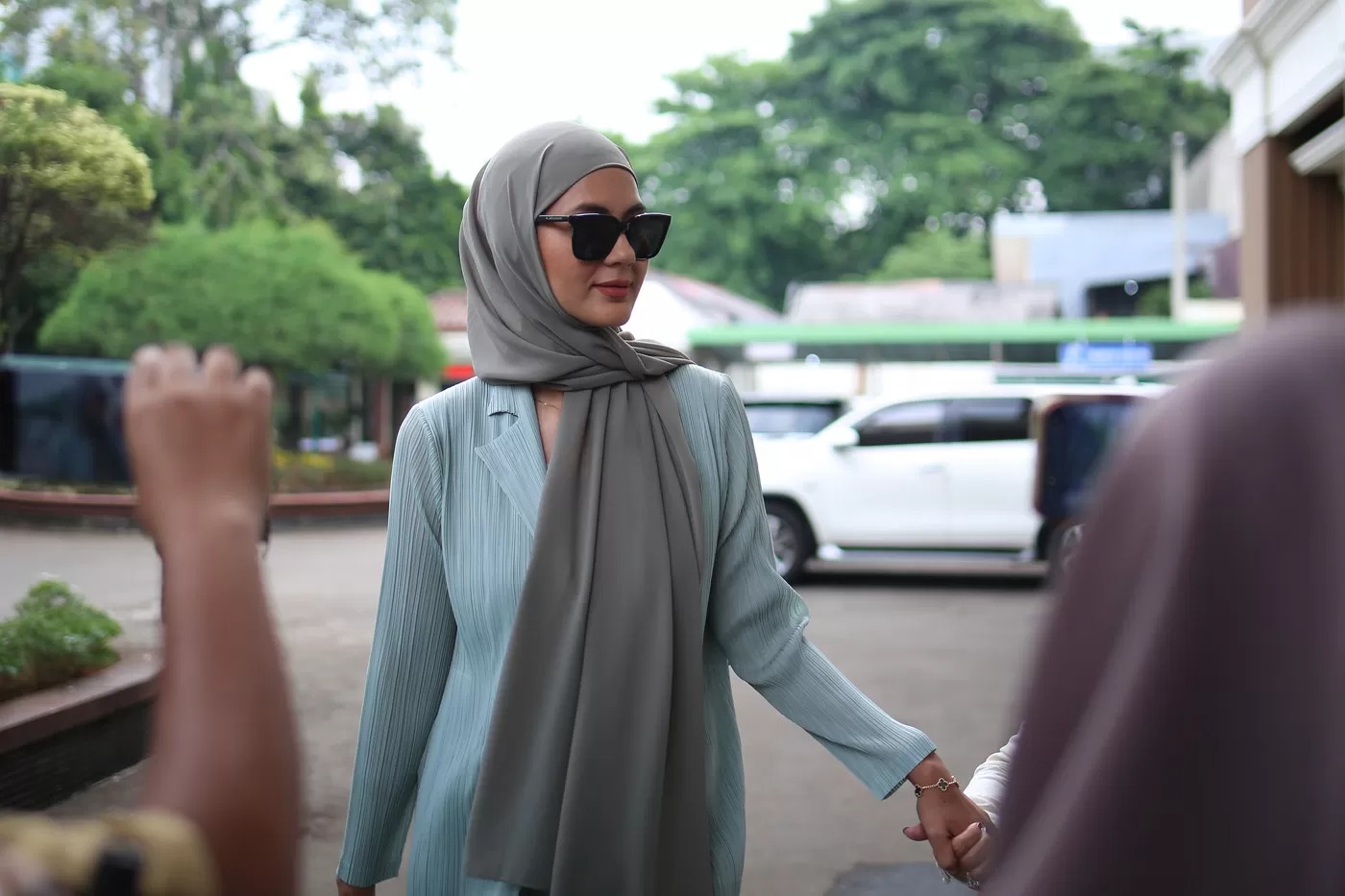 Paula Verhoeven saat bersiap menjalani sidang perceraiannya dengan Baim Wong di Pengadilan Jakarta Selatan, Rabu (23/10/2024).