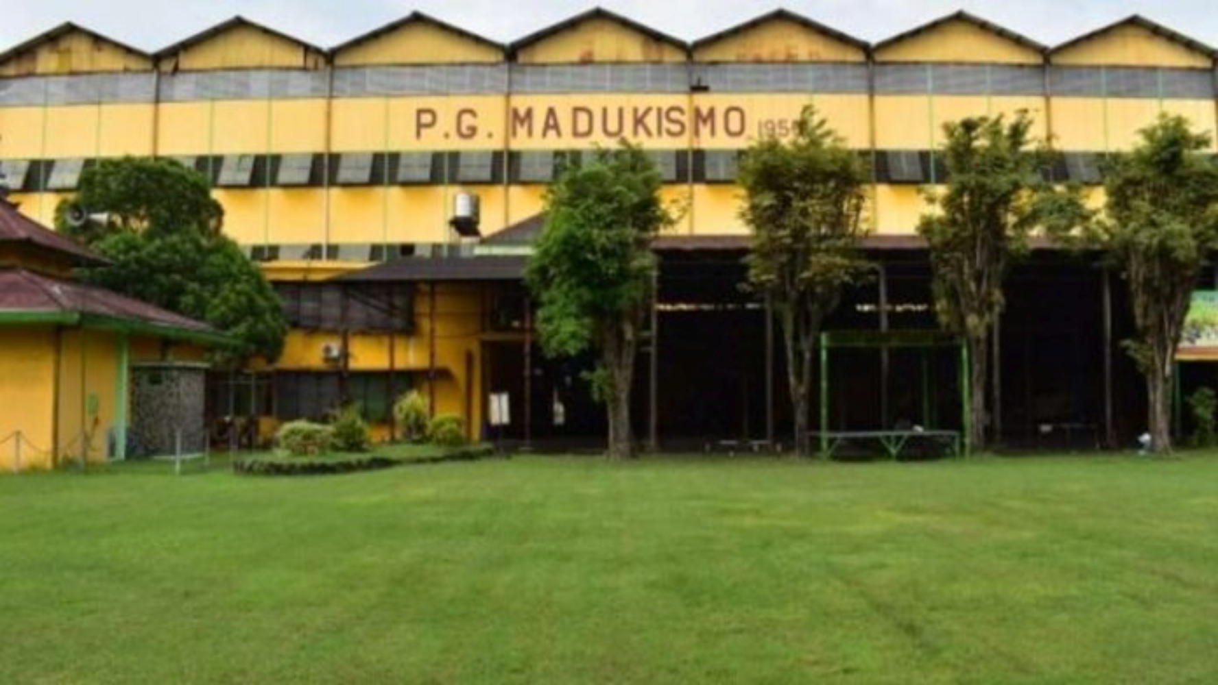 Sejarah Pabrik Gula Madukismo di Yogyakarta berdiri pada tahun 1955 oleh Sri Sultan Hamengkubuwono IX.