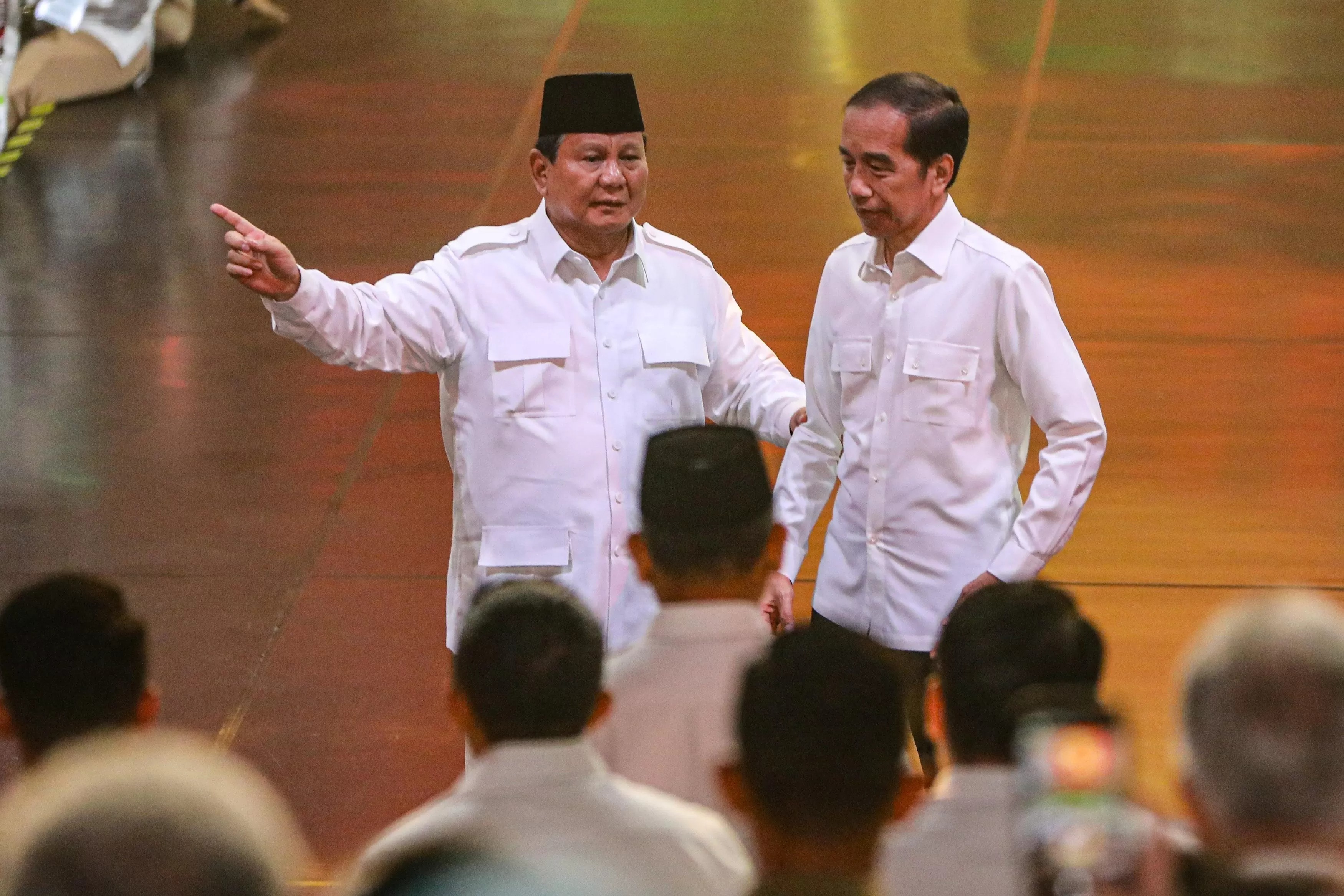 Presiden Prabowo Subianto bersama Presiden ke-7 RI Joko Widodo (Jokowi) pada HUT ke-17 Partai Gerindra di SICC, Bogor, Jabar.