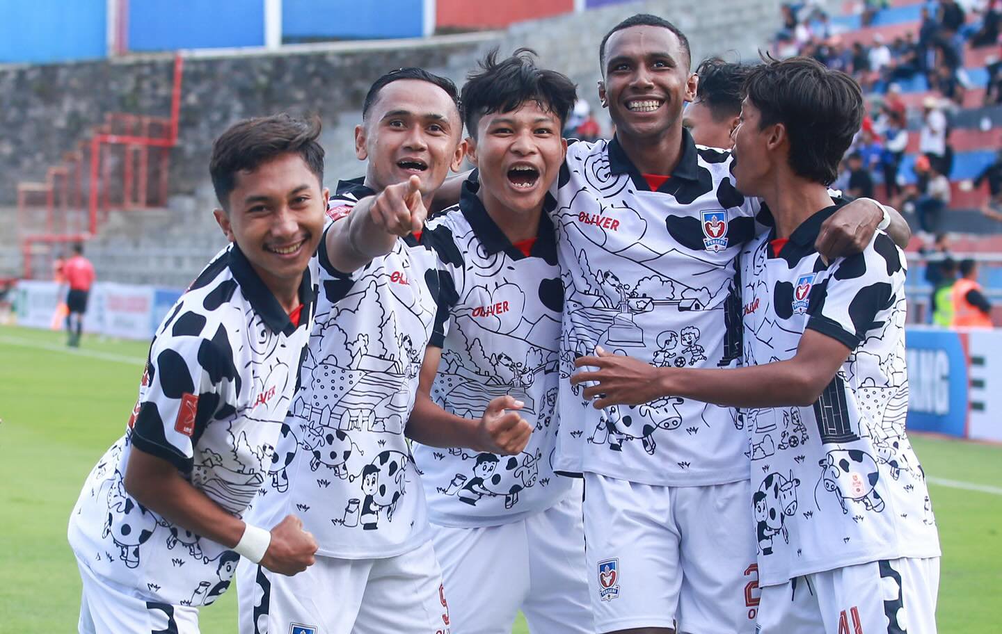 EUFORIA: Para pemain Persebi Boyolali melakukan selebrasi usai menjebol gawang Persidom Dompu (23/4).
