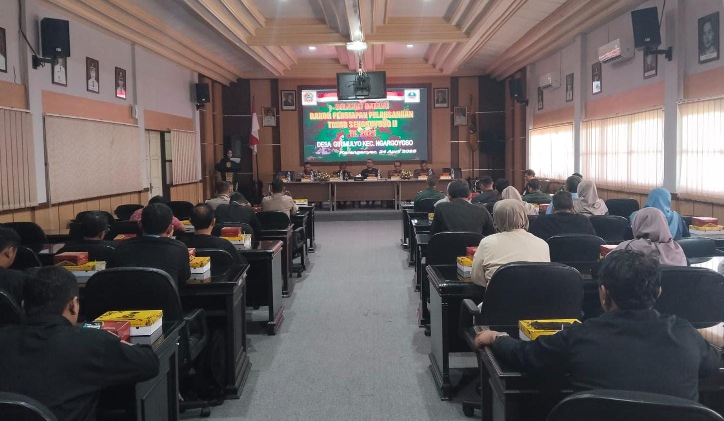 Rapat koordinasi persiapan TMMD Sengkuyung Tahap II Kodim 0727 Karanganyar yang akan digelar di Desa Girimulyo, Ngargoyoso, Kamis (24/4/2025). (Rudi Hartono/Radar Solo)