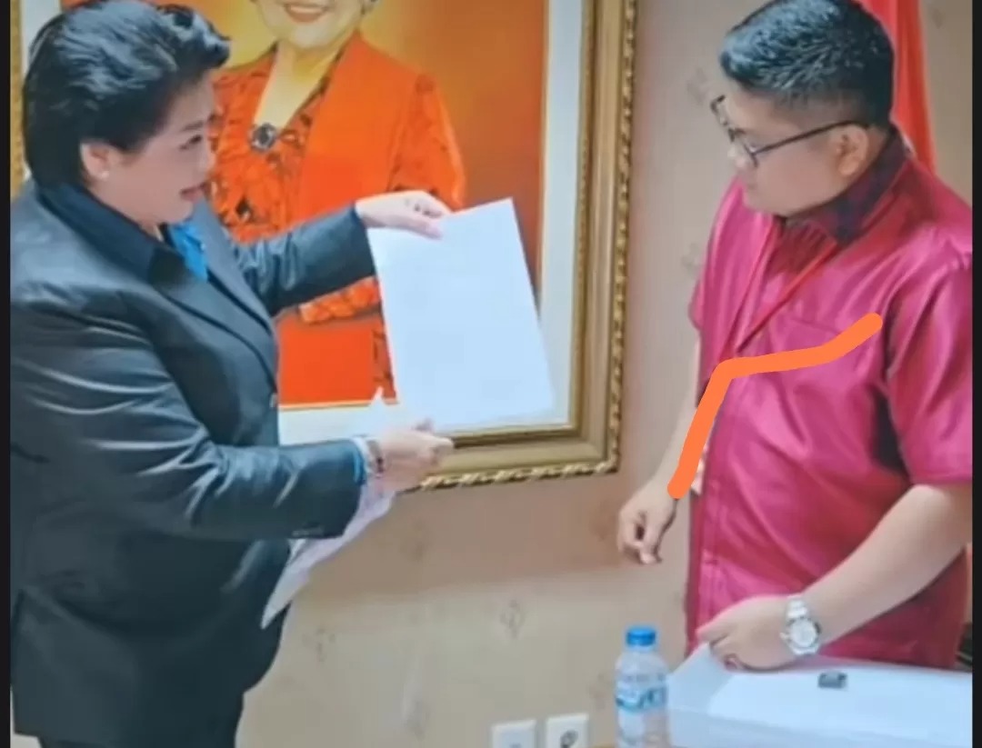 Telah dipublish! Nasional Connie Bakrie Serahkan Dokumen Rahasia Hasto ke PDIP, Nomor 7 dan 16 Paling Mengerikan Diklaim Berkaitan dengan Kapolri.