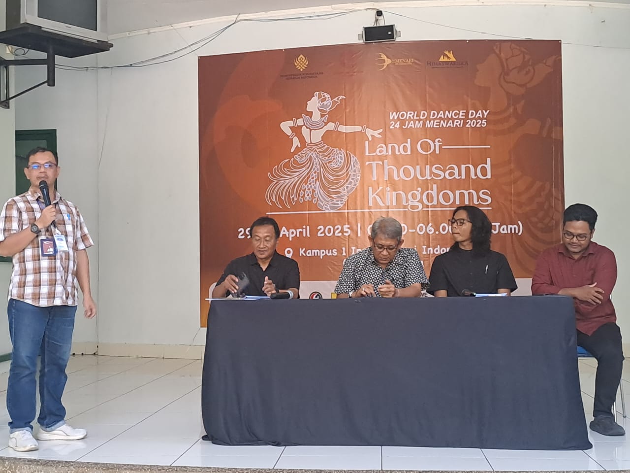 Jumpa pers 24 Jam Menari ISI Solo, Kamis (24/4).