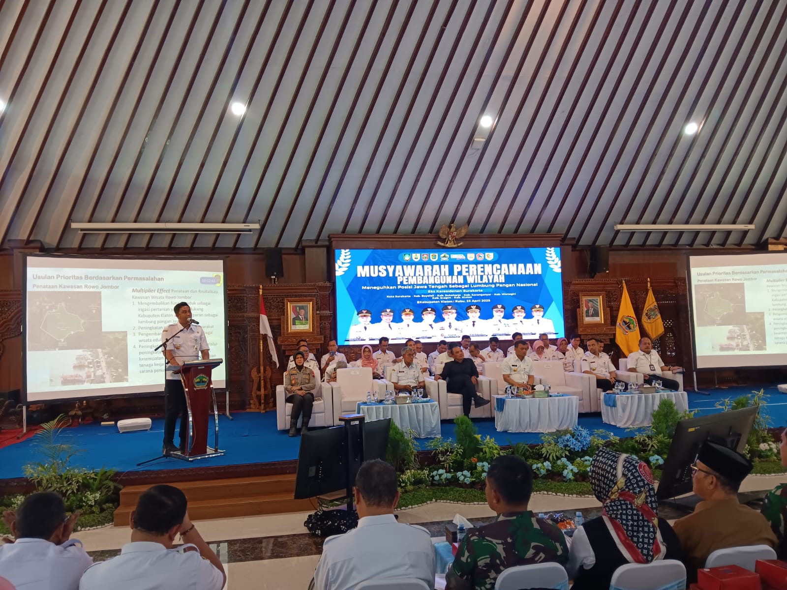 Bupati Klaten Hamenang Wajar Ismoyo saat menyampaikan usulan prioritas dalam Musrenbangwil di Pendapa Pemkab Klaten.&nbsp;