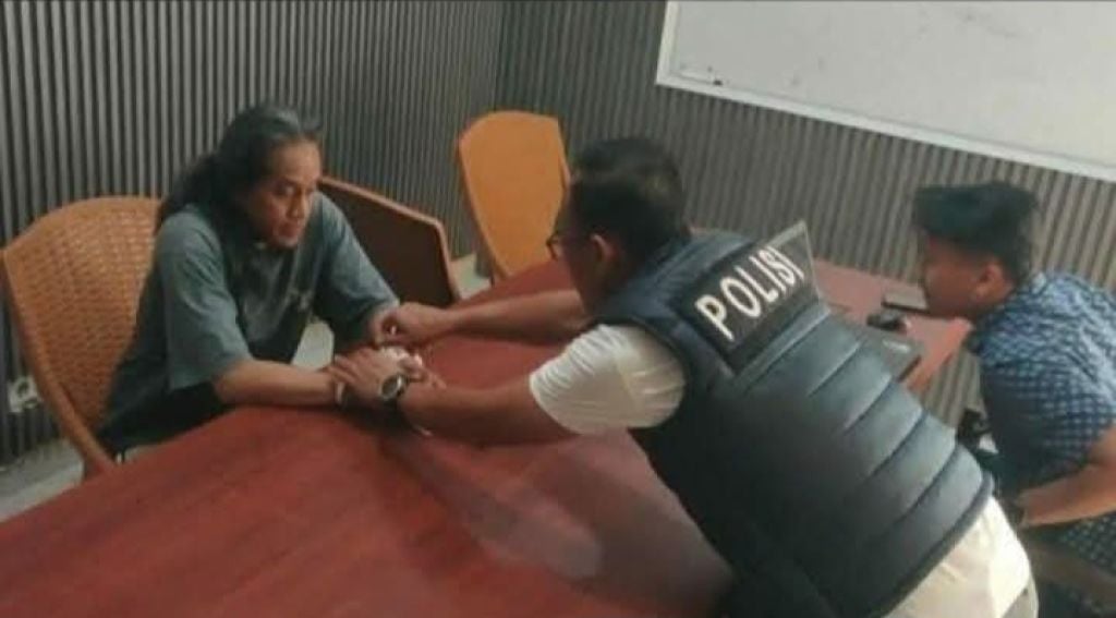 Kasus pembunuhan suami terhadap istri sahnya diduga selingkuh dengan pria dikamar kosan di Bangkalan tuai sorotan