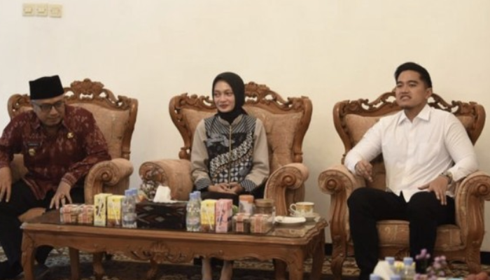 Kaesang Pangarep saat temui Wali Kota Kediri Vinanda Prameswati.