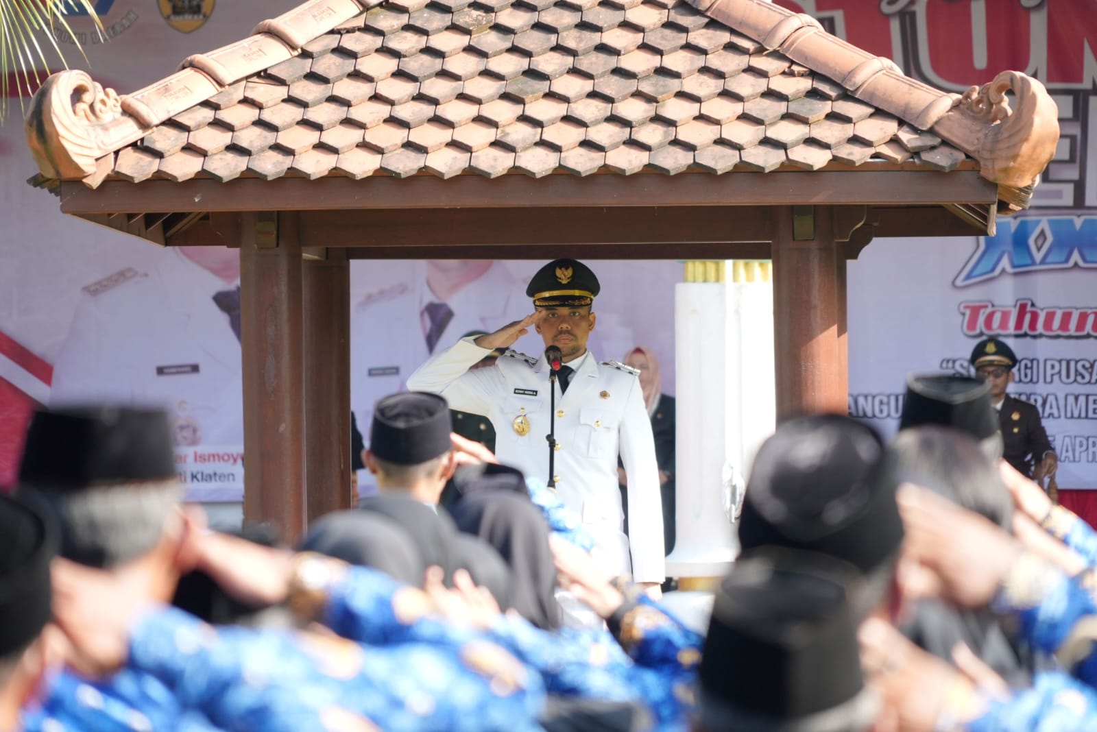 Wakil Bupati Klaten Benny Indra Ardhianto menjadi inspektur upacara peringatan Hari Otonomi Daerah ke-29 di halaman Pendapa Pemkab Klaten, Jumat (25/4/2025).