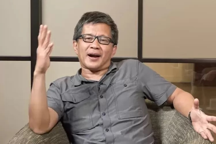 Pengamat politik Rocky Gerung memberikan tanggapan soal Forum Purnawirawan TNI yang mendesak Wakil Presiden Gibran Rakabuming Raka untuk mundur dari jabatannya.