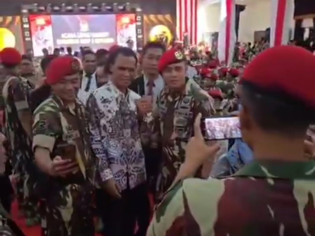 Viral di media sosial video Kopassus berfoto dengan Hercules Rosario Marshal, Danjen Kopassus Mayor Jenderal TNI Djon Afriandi buka suara