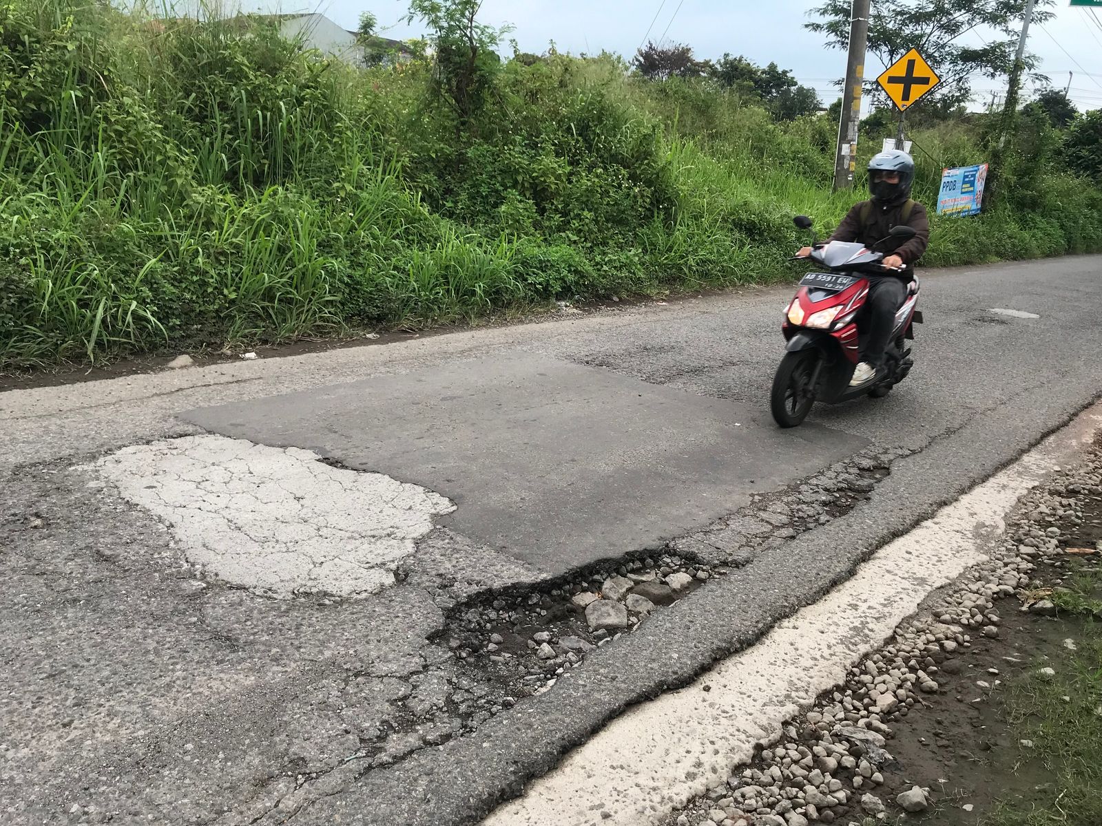 Jalan rusak di Kabupaten Boyolali dijadwalkan mulai diperbaiki secara bertahap mulai 2025.