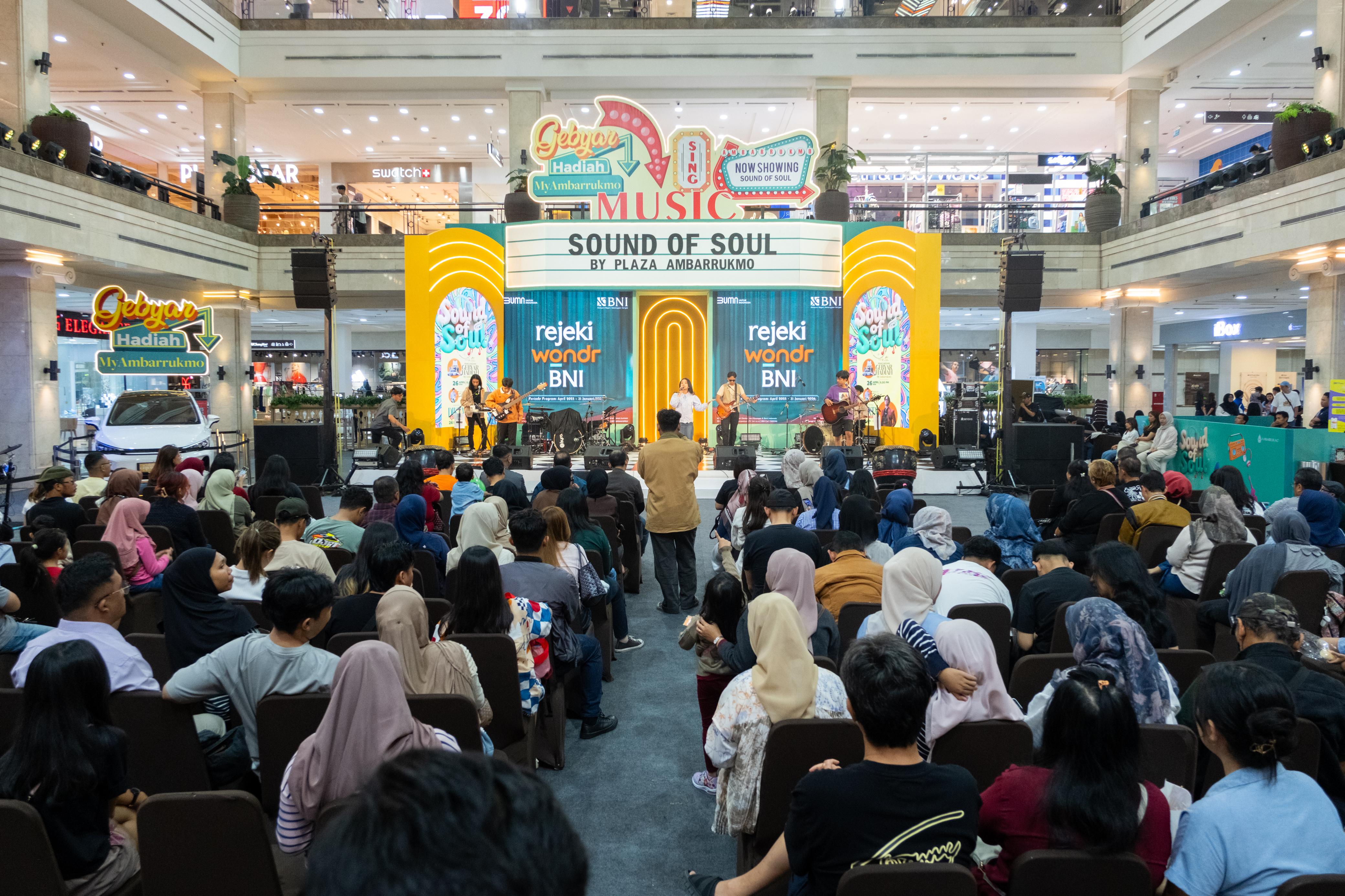 Untuk memeriahkan program rejeki wondr BNI, BNI Wilayah 17 Yogyakarta menggelar launching Rejeki wondr BNI pada event Sound of Soul di Plaza Ambarukmo, Sabtu (26/4/2025).