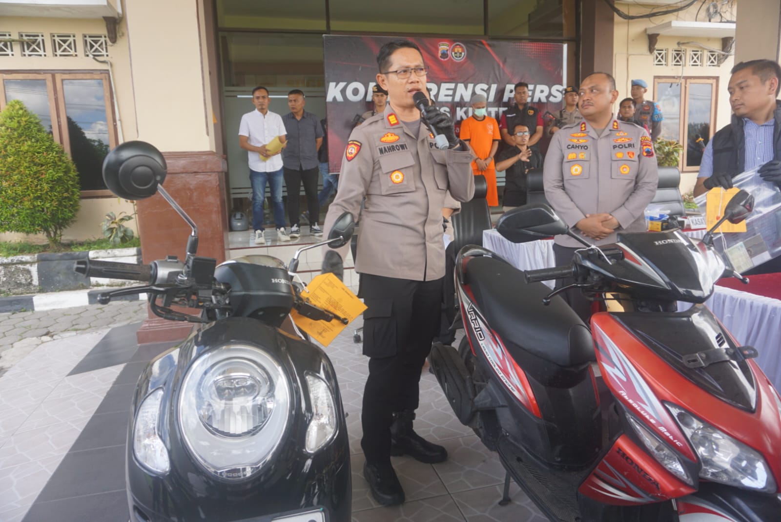 Barang bukti sepeda motor yang diamankan dari pelaku curanmor dari dua lokasi berbeda.