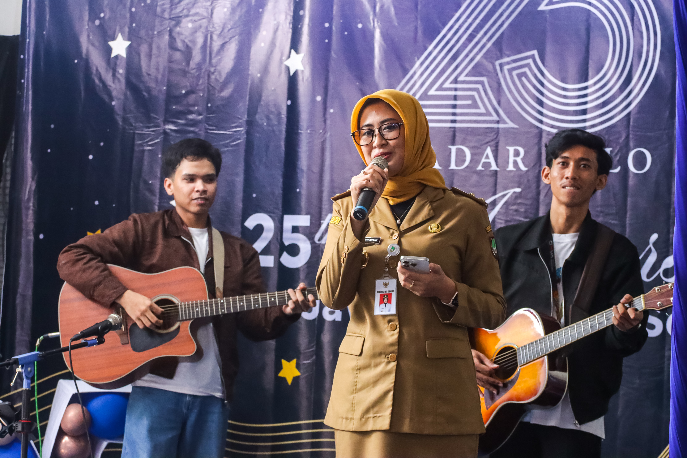 MBAK WAWALI MEMBERIKAN SUARA EMASNYA