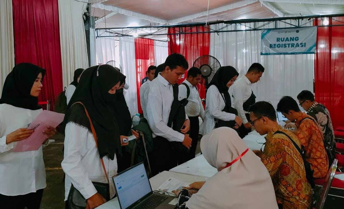Peserta SKD CPNS di Yogyakarta melakukan registrasi belum lama ini.
