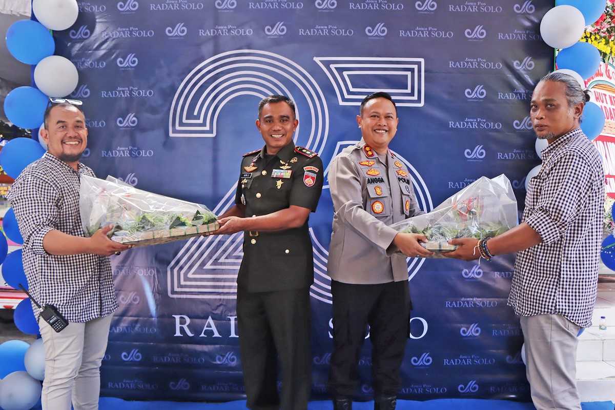 Kapolres Sukoharjo AKBP Anggaito Hadi Prabowo bersama Komandan Kodim 0726/Sukoharjo Letkol Inf Supri Siswanto hadir di HUT ke-25 Jawa Pos Radar Solo, Senin (29/4/2025).