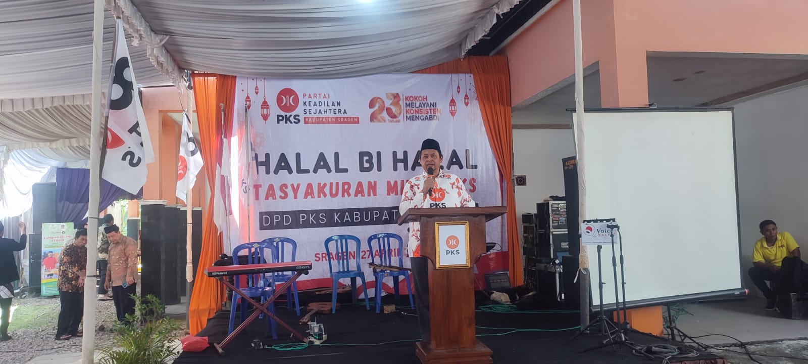 DPD PKS Sragen menggelar halalbihalal sekaligus peletakan batu pertama pembangunan kantor sekretariat, Minggu (27/8/2025). (Ahmad Khairudin/Radar Solo)