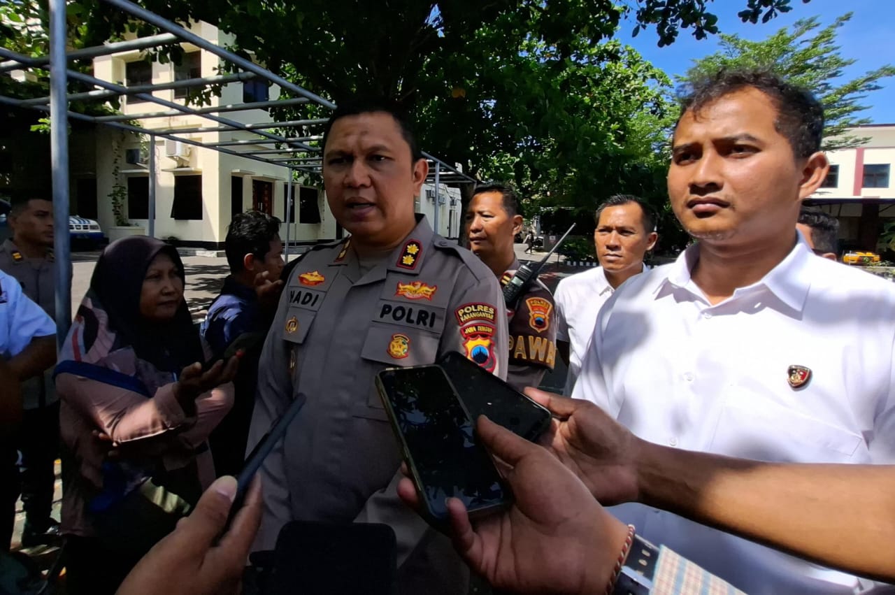 Kapolres Karanganyar AKBP Hadi Kristanto beberkan perkembangan kasus korupsi hibah 20 sapi di Jaten senilai Rp 269 juta, Selasa (29/4/2025). (Rudi Hartono/Radar Solo)