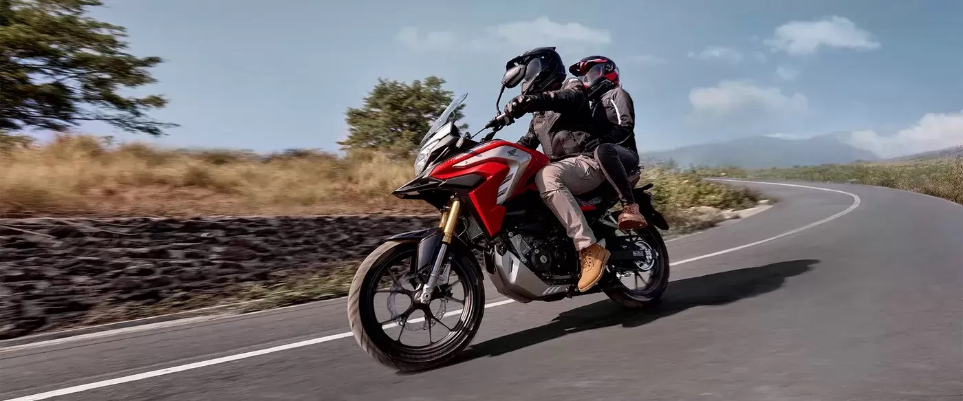 Sedang mencari motor baru buat turing, Honda CB150X bisa jadi pilihan, sekali isi penuh bisa melaju sejauh kurang lebih 543,6 km