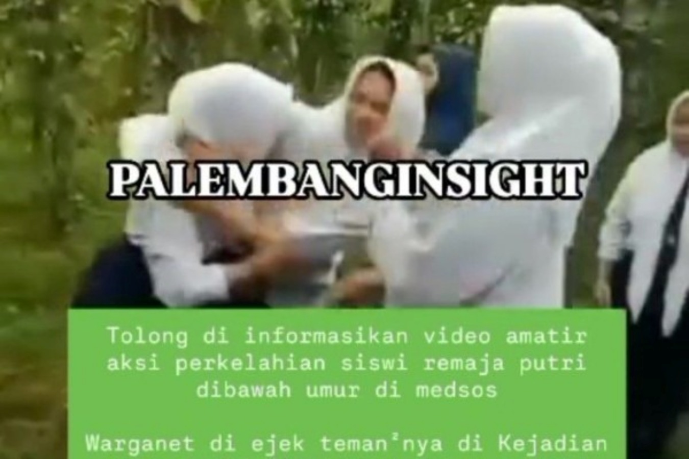 Video viral dua siswi SMP di Palembang, Sumatera Selatan diduga adu jotos dan ditonton oleh temannya yang lain.