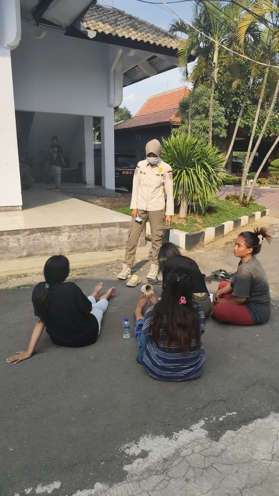 Anak jalanan yang terjaring razia Satpol PP Sukoharjo, Rabu (30/4).