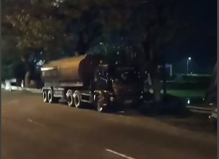 Truk yang parkir di kawasan pertigaan Bangak, Boyolali rawan menjadi sasaran kejahatan.