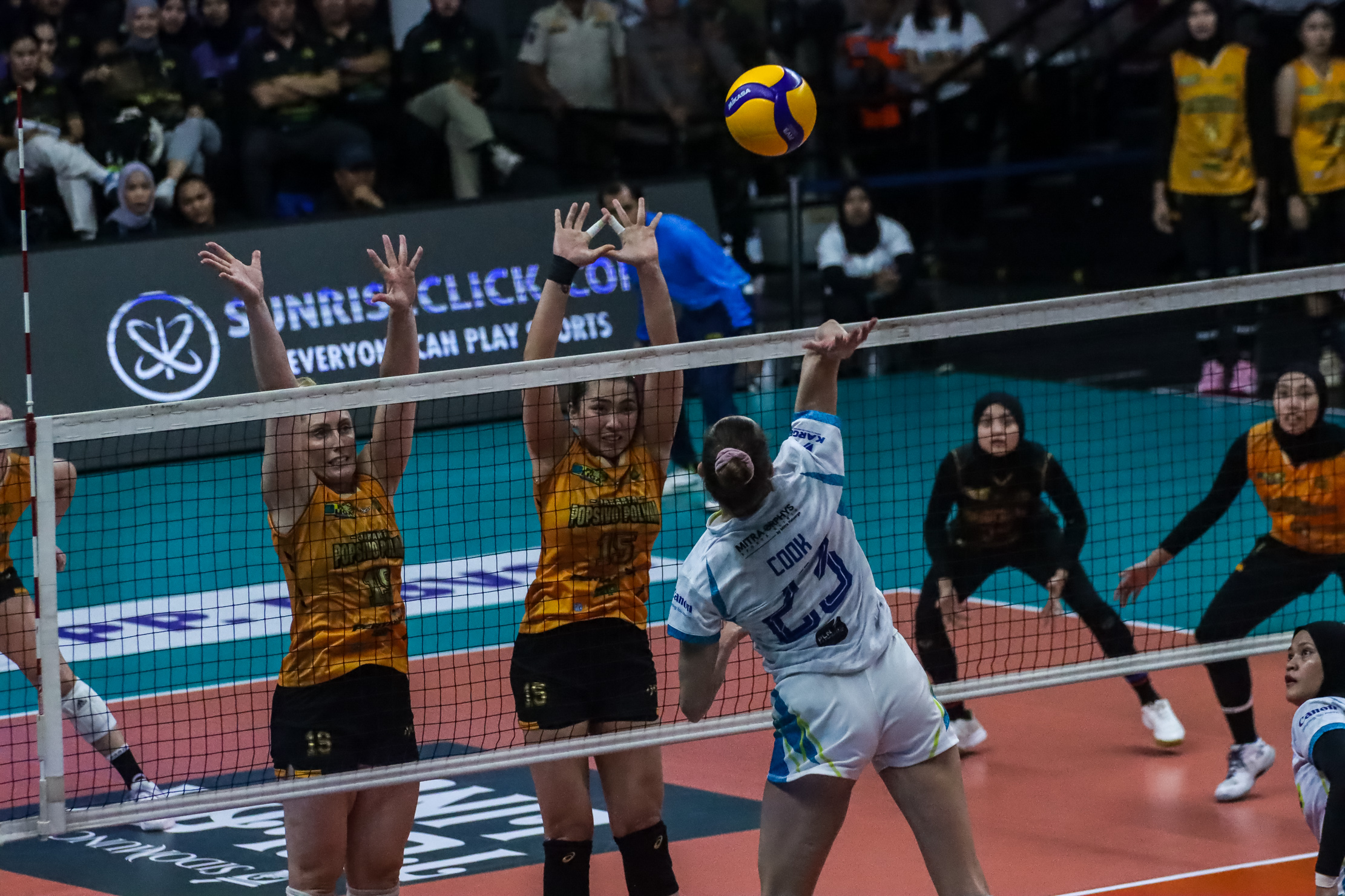 SARAT GENGSI: Pertandingan Jakarta Electric PLN melawan Jakarta Popsivo Polwan di Sritex Arena,&nbsp;Kamis malam (1/5)