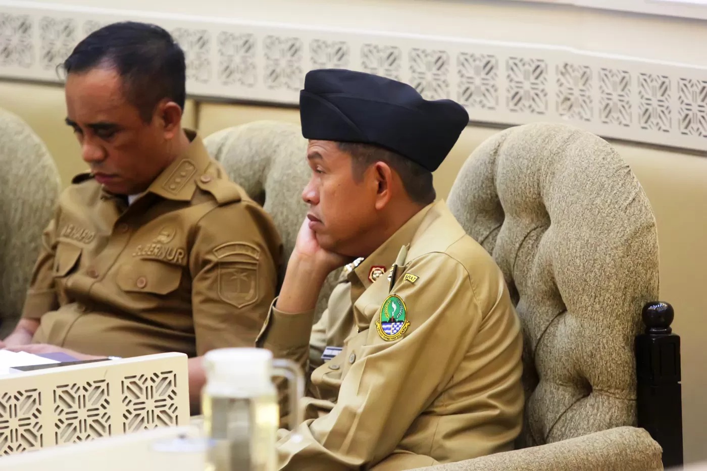 Gubernur Jawa Barat Dedi Mulyadi mengikuti Rapat Dengar Pendapat (RDP) Komisi II DPR di Kompleks Parlemen, Senayan, Jakarta, Selasa (29/4/2025).