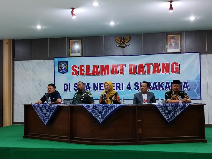 Ilustrasi Rangkaian HUT di SMAN 1 Solo yang jabatan kepala sekolah masih dirangkap Plt.