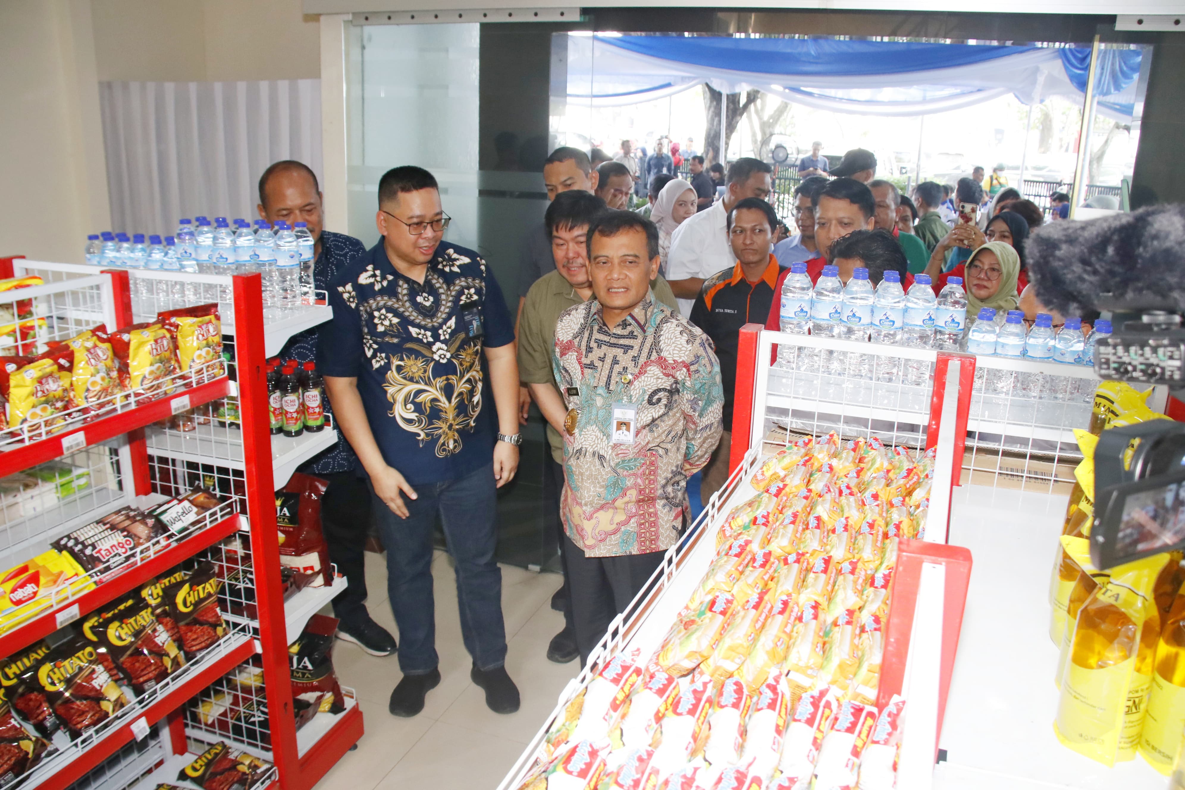 Gubernur Jateng Ahmad Luthfi resmikan koperasi buruh di Kawasan Industri Wijawa Kusuma, Semarang, Kamis (1/5/2025).