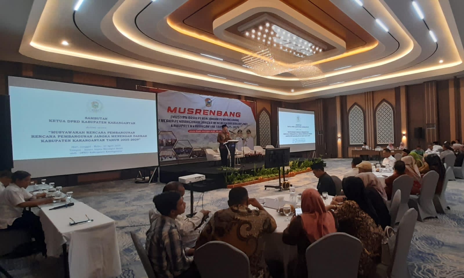 Ketua DPRD Karanganyar Bagus Selo saat sambutan penyusunan Rencana Pembangunan Jangka Menengah Daerah (RPJMD) 2025&ndash;2029, yang digelar di Karangpandan, Karanganyar.  (Rudi Hartono/Radar Solo)