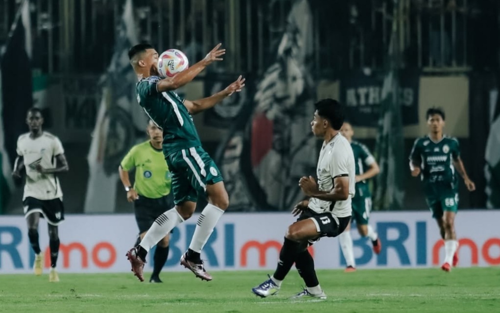 Laga PSS Sleman melawan PSM Makassar di Stadion Maguwoharjo (3/5/2025)