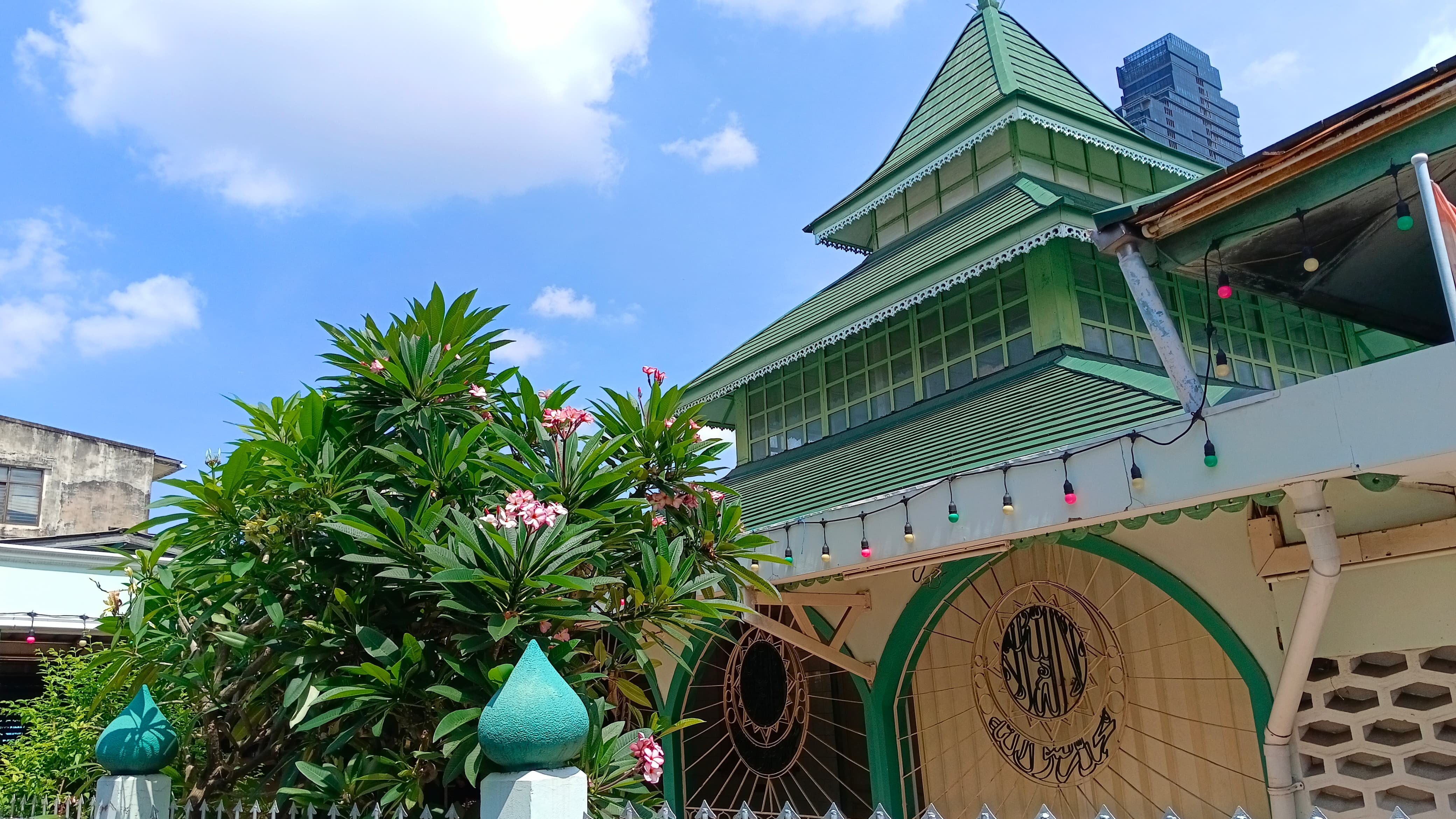 Masjid Jawa di Bangkok Thailand berbentuk limasan. (Foto Tim Lontar Nusantara)