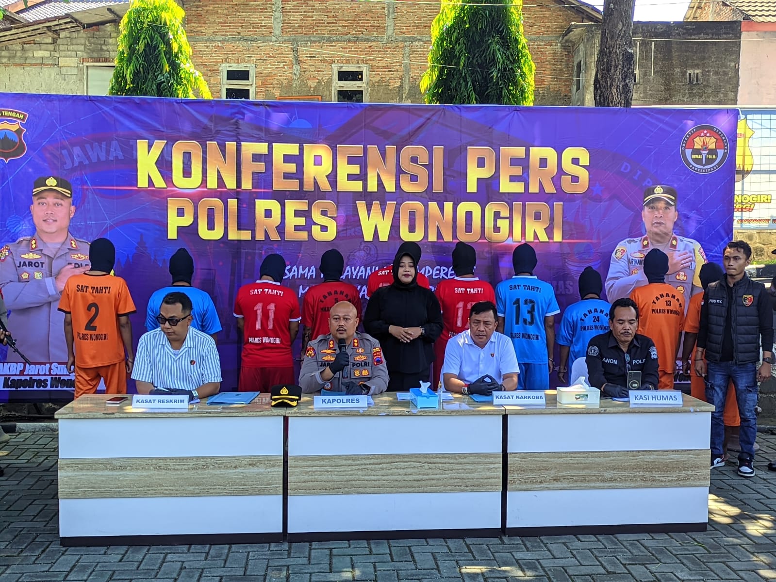 Kapolres Wonogiri AKBP Jarot Sungkowo beri keteranga pers terkait kasus kejahatan yang ditangani pihaknya.
