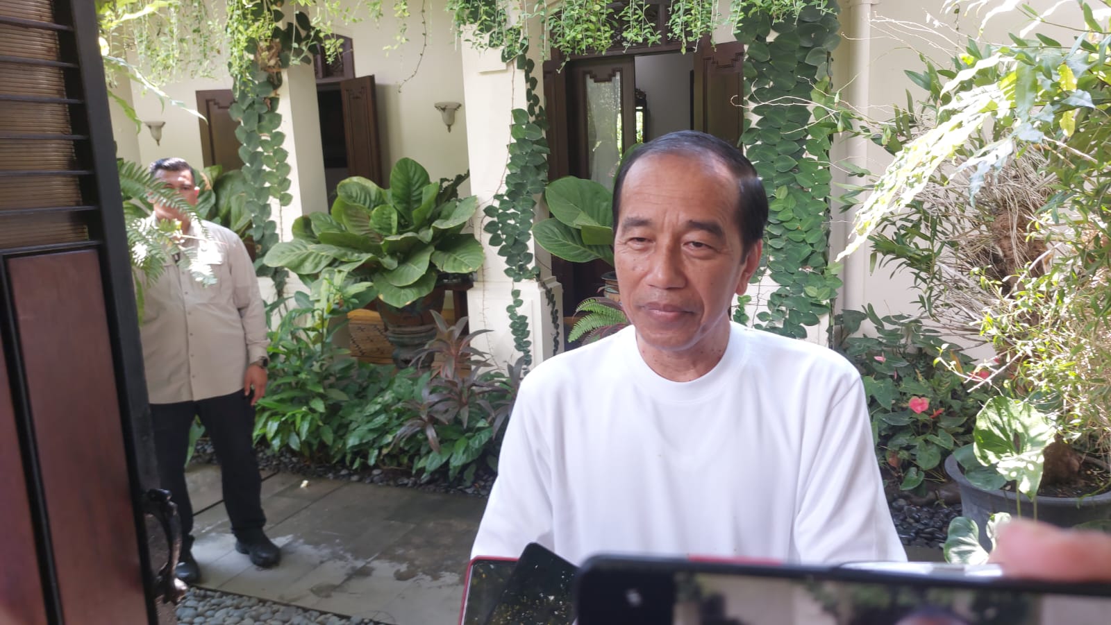 Presiden RI ke-7 Joko Widodo (Jokowi) beri keterangan kepada wartawan.