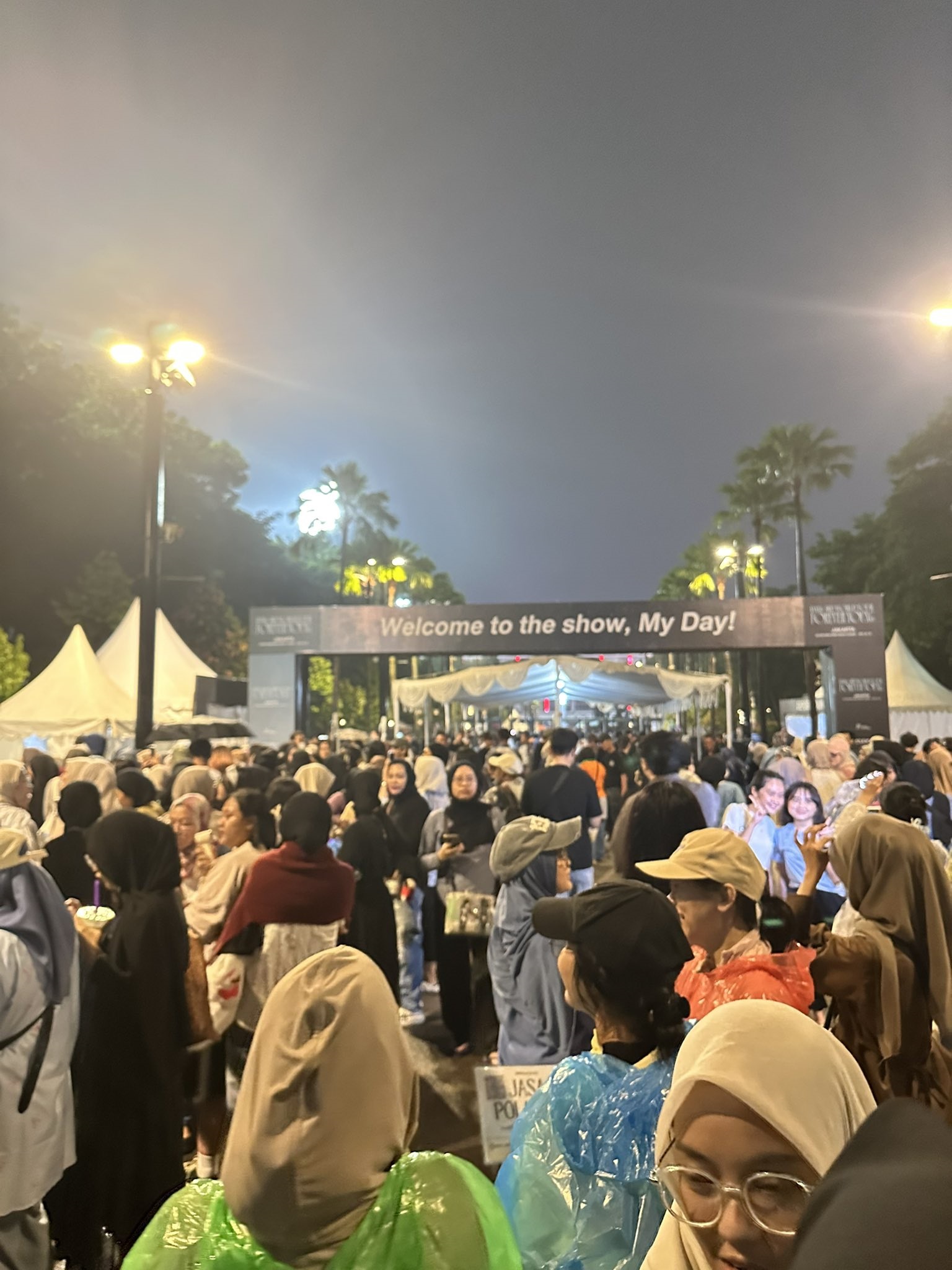 Nama Mecima atau dikenal juga dengan Mecimapro sebagai promotor konser DAY6 3rd World Tour Forever Young telah menarik perhatian publik