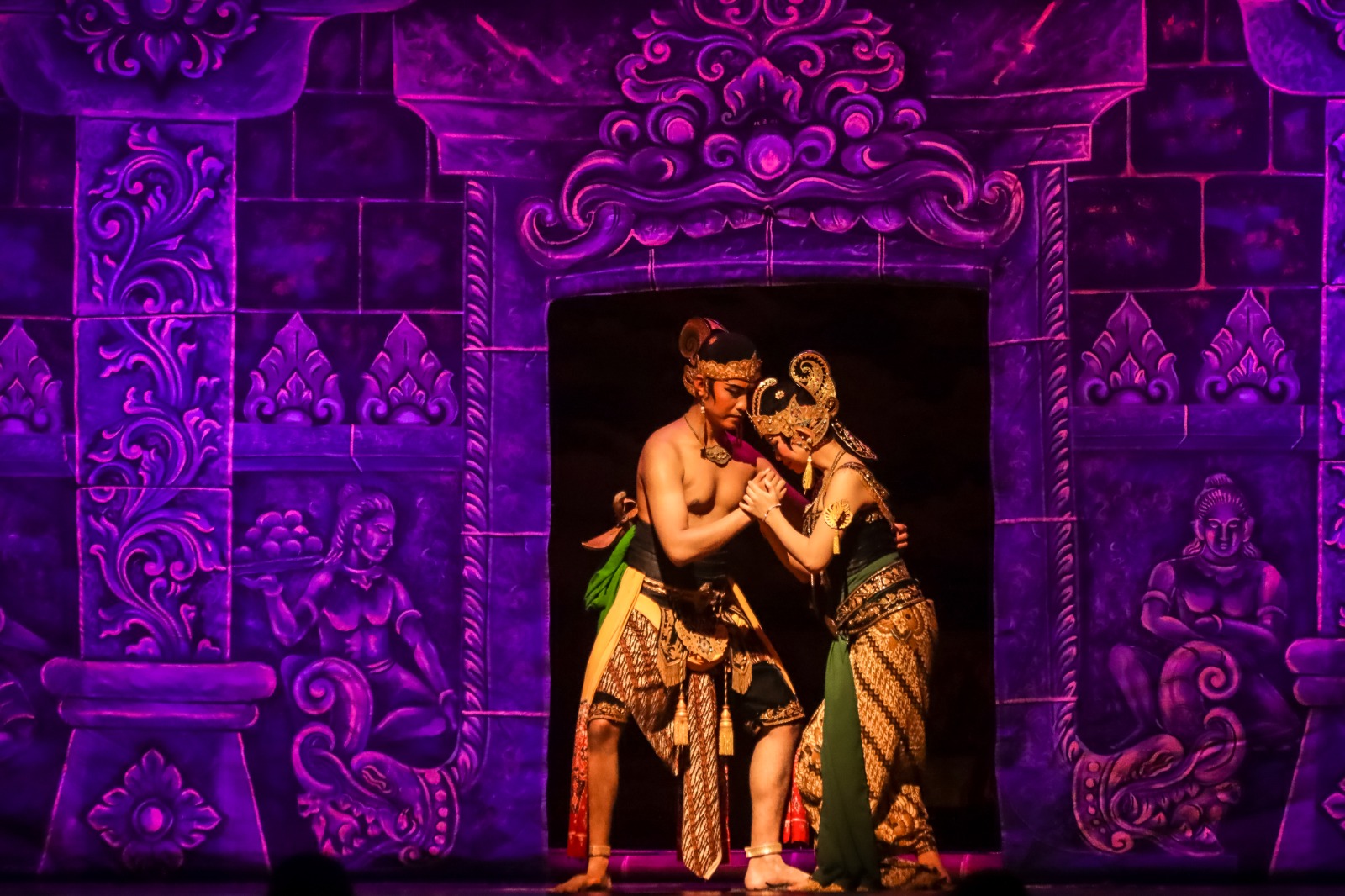 TOTALITAS: Pementasan Wayang Orang Sriwedari lakon Dewa Amral di Gedung Orang Wayang Sriwedari, Rabu (30/4).