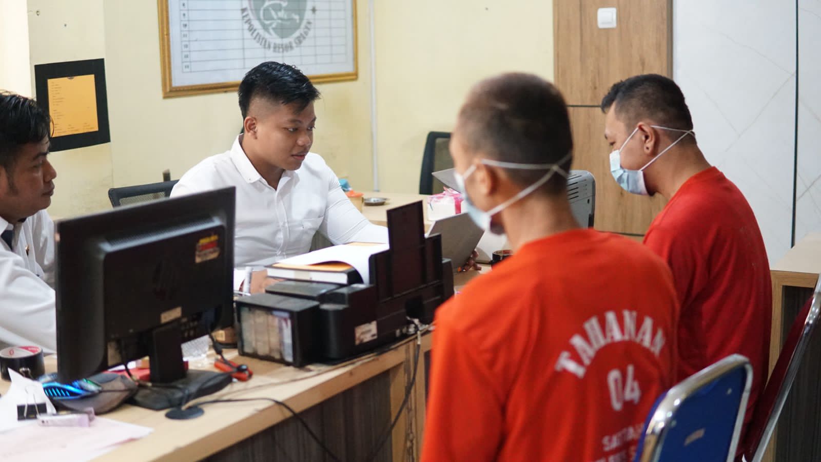 Dua pengedar sabu-sabu dibekuk Satresnarkoba Polres Sragen. (Ahmad Khairudin/Radar Solo)