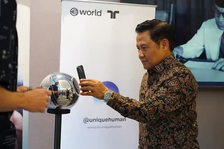 Heboh terkait World App yang beri imbalan uang pasca scan retina mata, Cak Imin pernah melakukannya saat kunjungi Worldcoin?