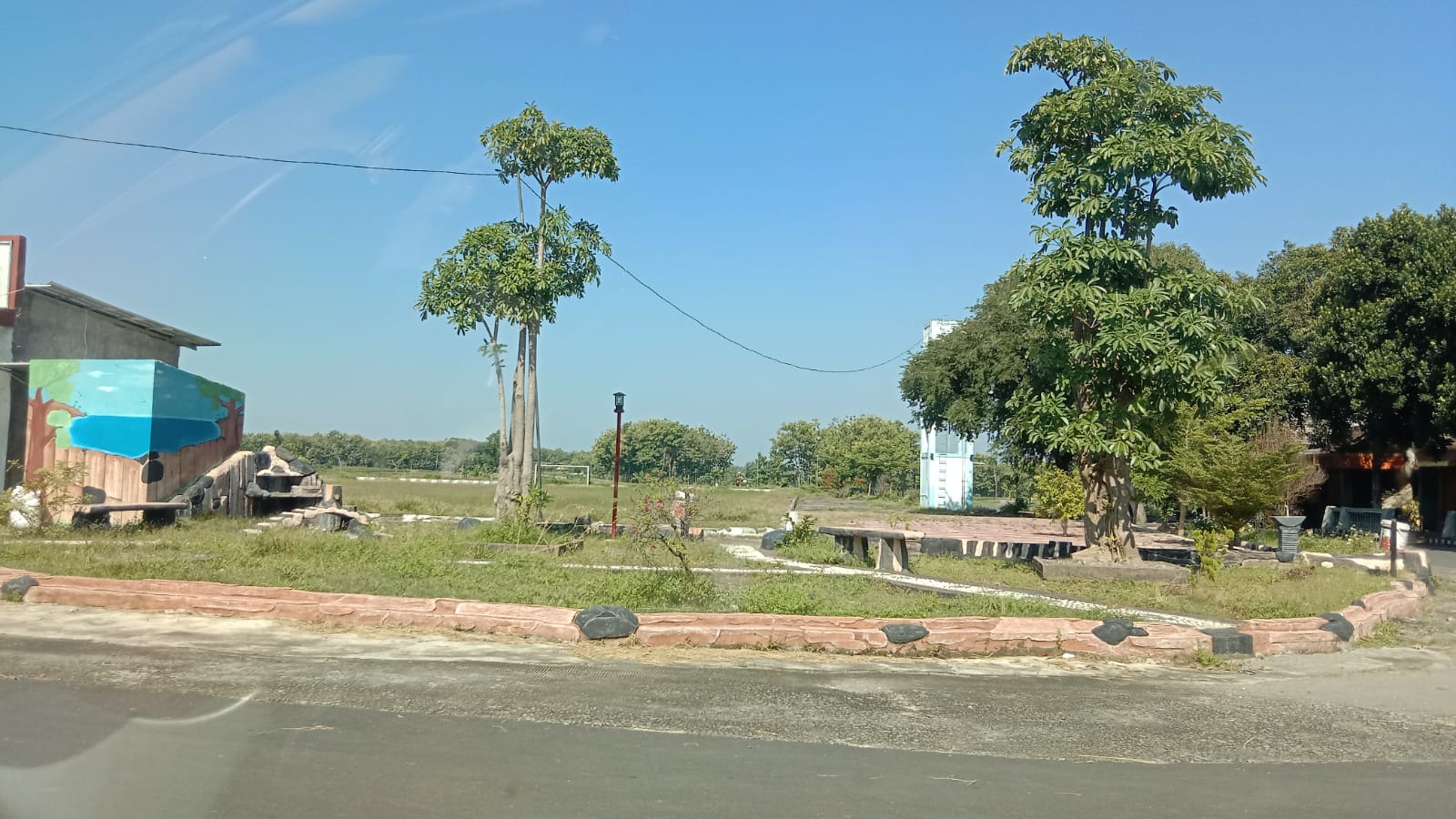 Pembangunan Taman Desa Tegalrejo , Kecamatan Gondang, Sragen senilai Rp 200 juta yang disoal warga. (Ahmad Khairudin/Radar Solo)