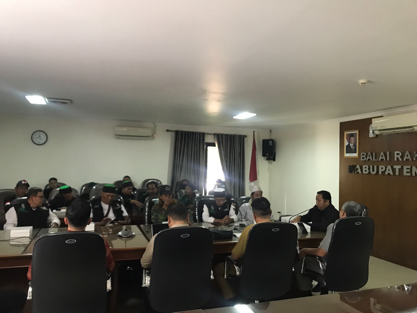 Anggota GPK Lebah Putih Boyolali beraudiensi dengan ketua DPRD Boyolali, Selasa (6/5/2025).