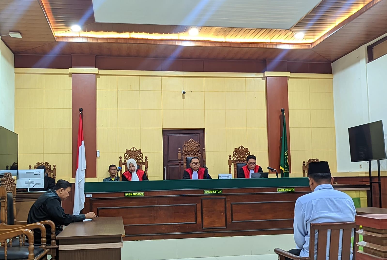 Sarmo, pelaku pembunuhan berantai atau serial killer dari Kecamatan Girimarto ikut sidang di PN Wonogiri, Selasa (6/5/2025).