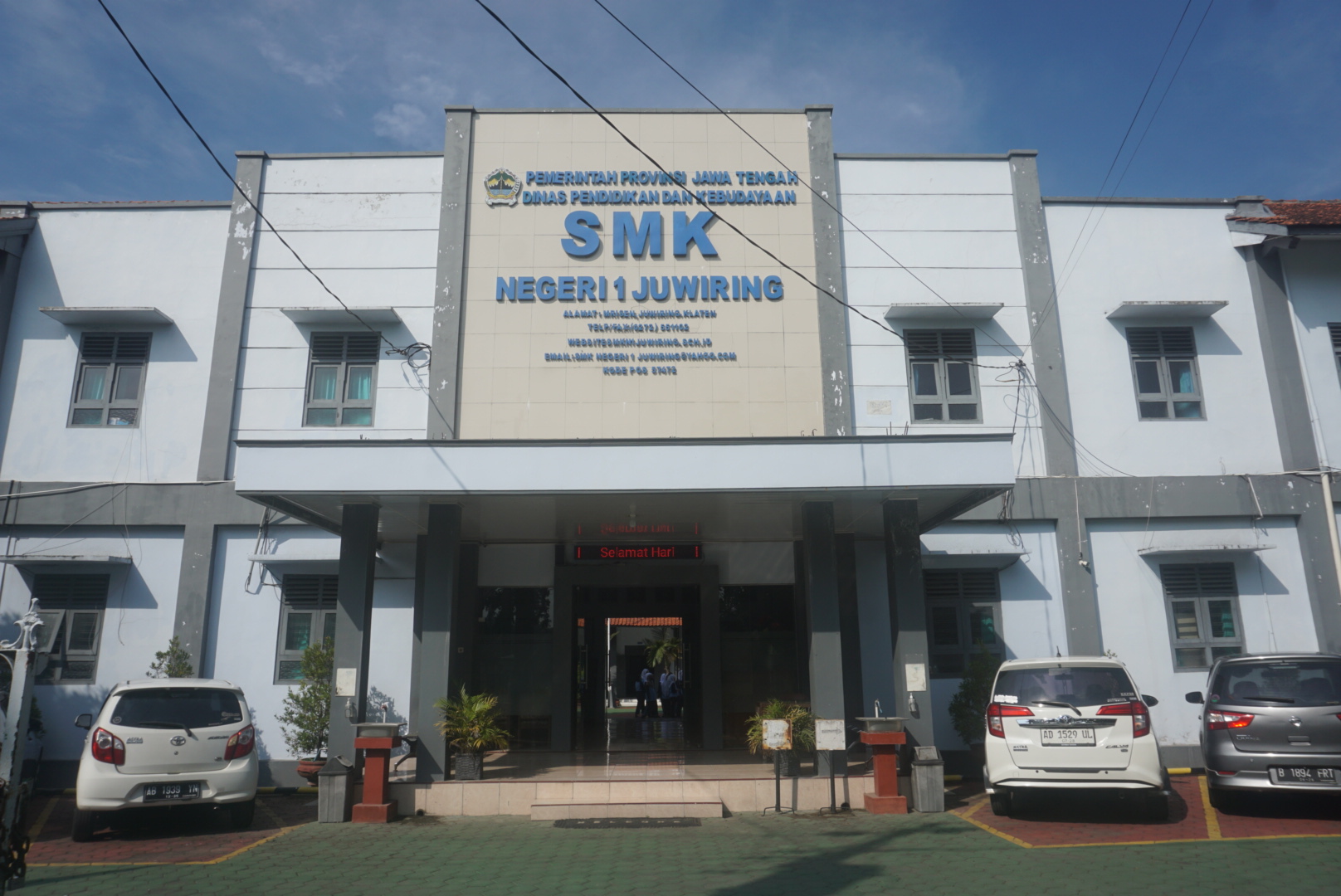 Gedung SMKN 1 Juwiring, Kabupaten Klaten. Sekolah ini banyak luluskan generasi berprestasi.