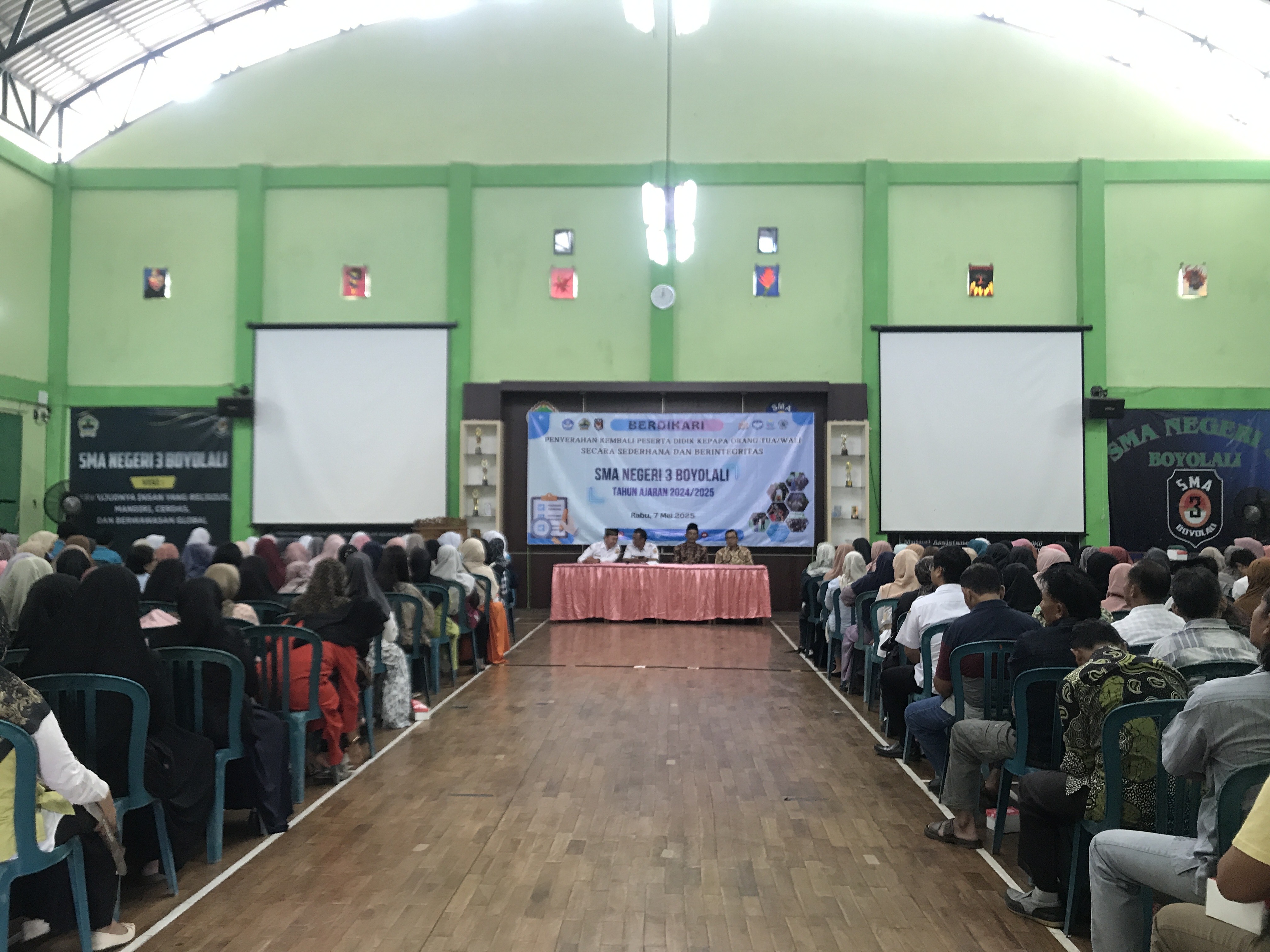 Acara pelepasan siswa kelas XII tahun ajaran 2024/2025 SMAN 3 Boyolali digelar bersama para wali murid, Sabtu (4/5/2025).