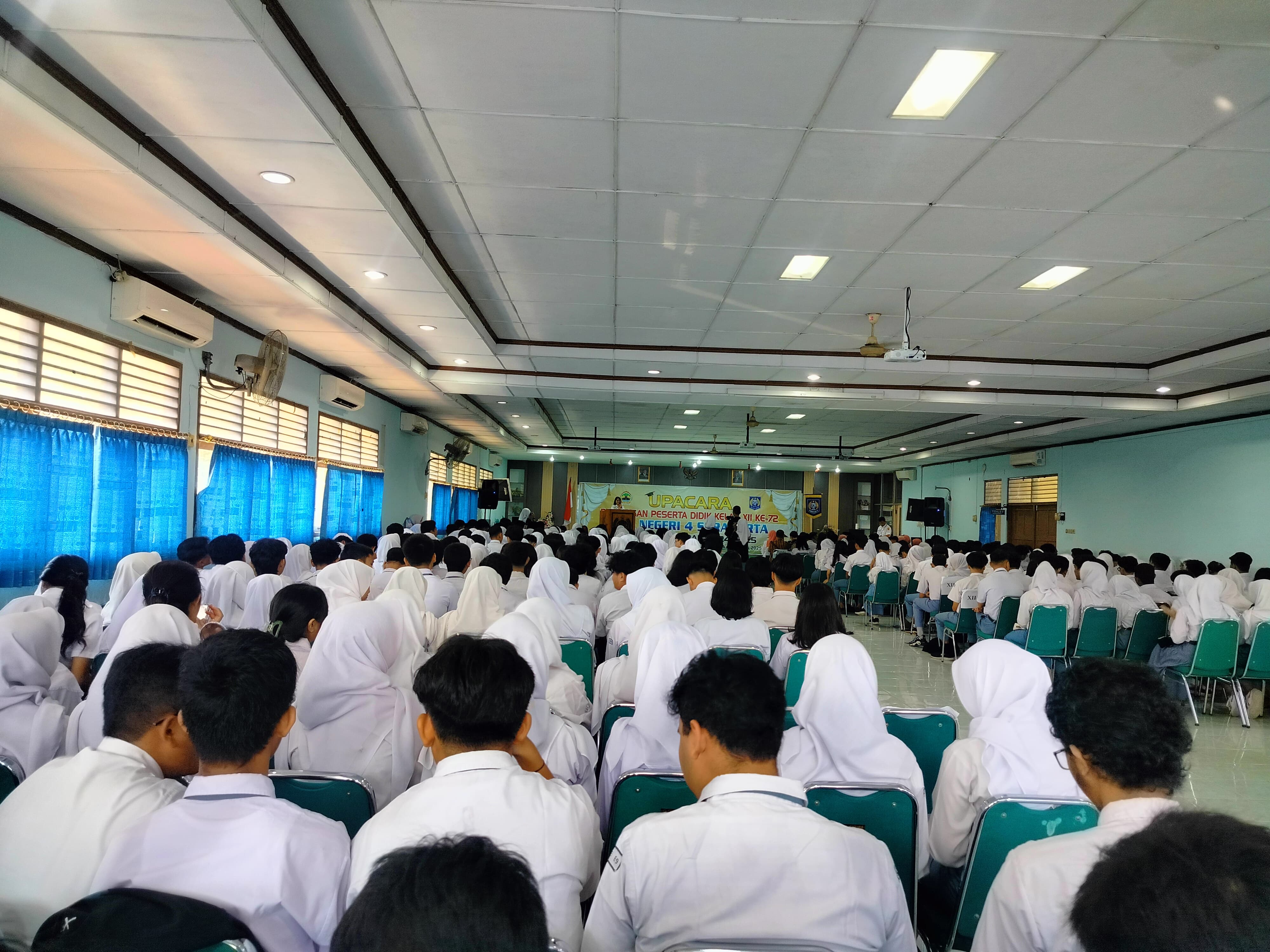 Pelepasan 390 siswa kelas XII SMAN 4 Surakarta angkatan ke-72 yang digelar di aula sekolah setempat, Rabu (7/5/2025).